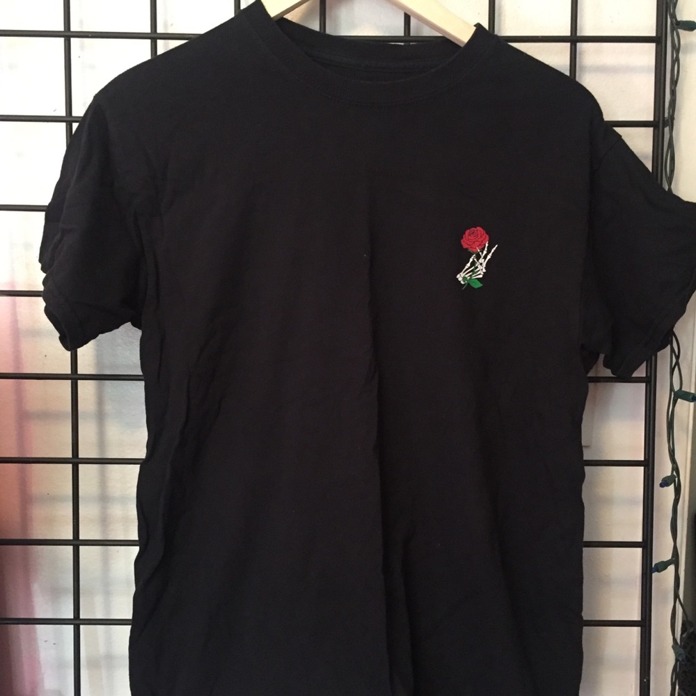 black tee - Picture 2 of 3